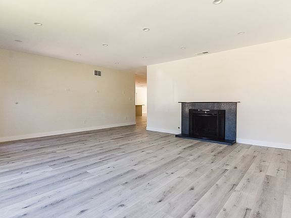 5th image of 708 E Magnolia Blvd APT A