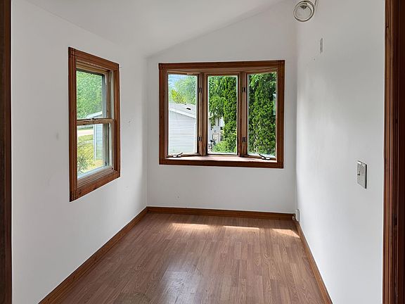 2nd image of 635 Elm St