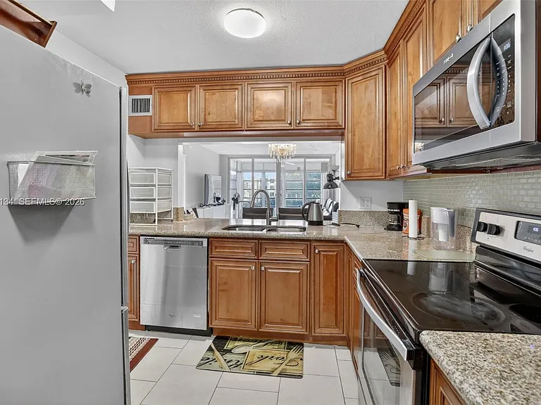 9330 Lagoon Pl #307 — Photo 5