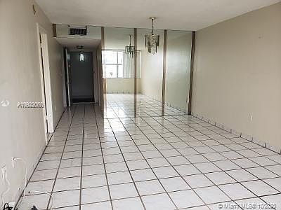 3rd image of 1300 NE Miami Gardens Dr APT 419E
