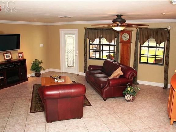 4th image of 383 Parkway Ct