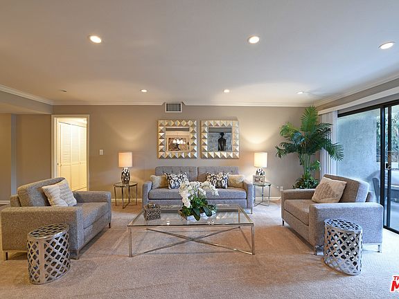 3rd image of 5009 Woodman Ave APT 208