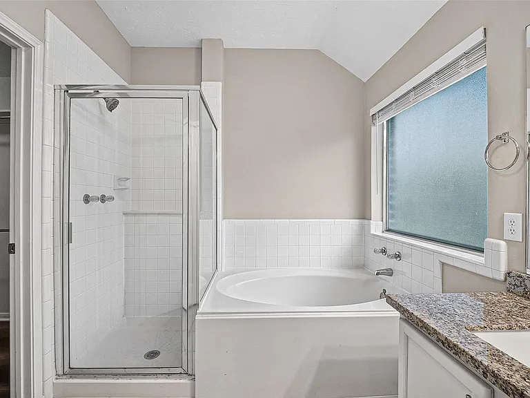 2902 Burgess Hill Ct — Photo 29