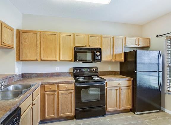 3rd image of 10084 Spyglass Hill Ln