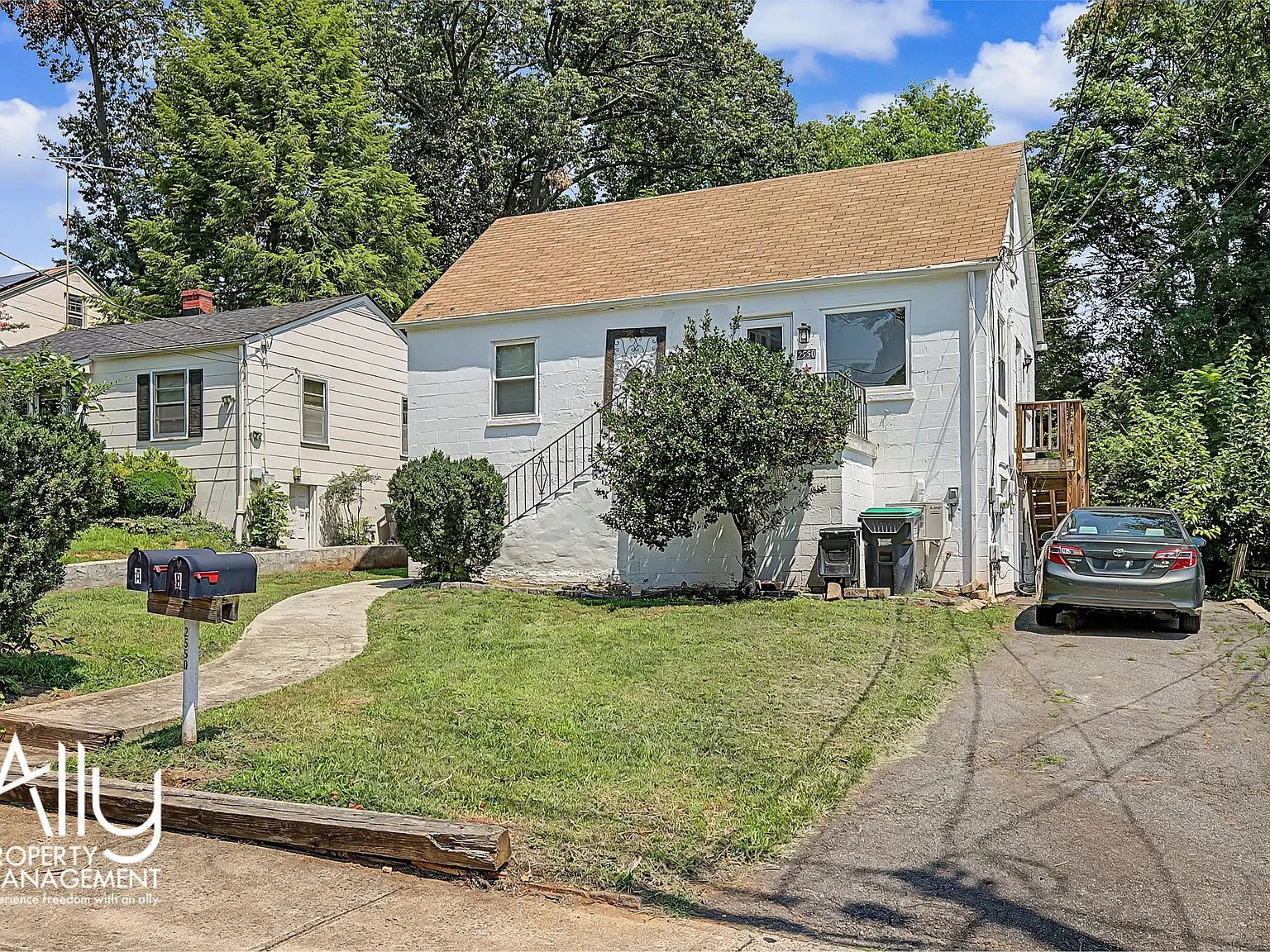 Woodland Drive - 2550 Unit A - 1 — Photo 3