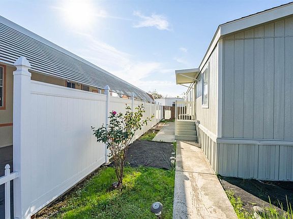 3rd image of 186 Valencia Dr #186