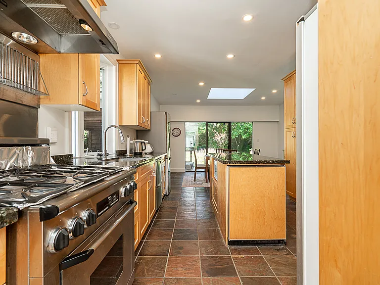 5626 Highbury St — Photo 11
