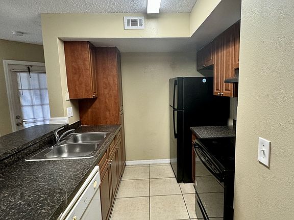 2nd image of 401 Fountainhead Cir #1-152-1