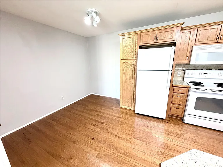 2405 Torquay Ave #207 — Photo 7