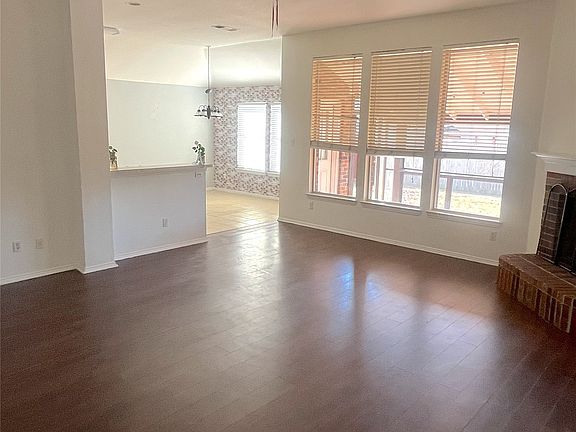 4th image of 4832 Fox Ridge Ln