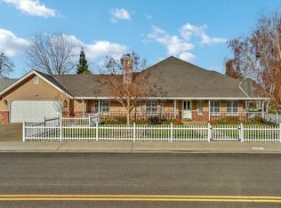 14011 Oak Point Dr, Lockeford, CA 95237