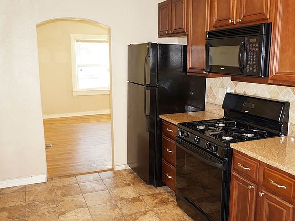 5th image of 583 Colonial Cir #2