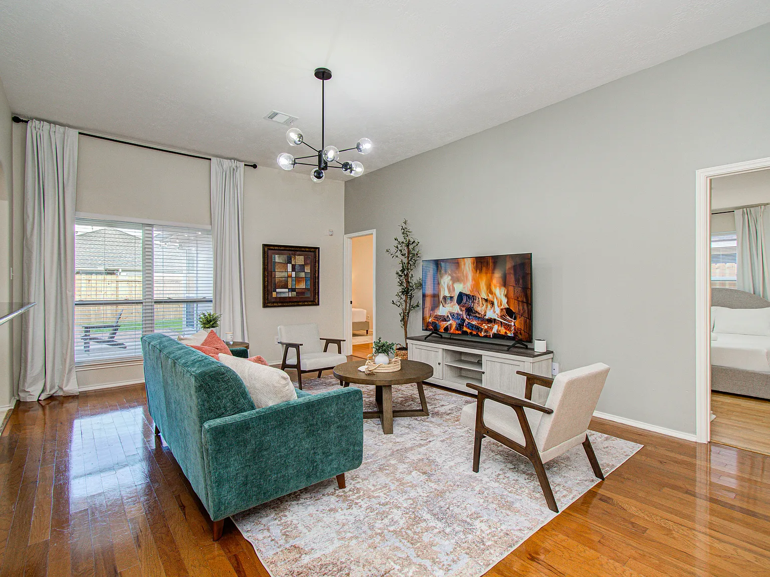 4 bed, 1878 sqft, $8,850 — Photo 3