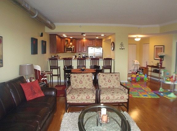 5th image of 1228 Emerson St Unit 408