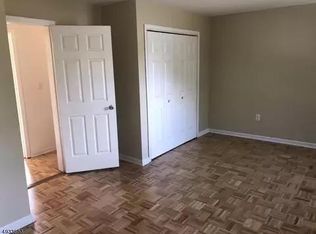 10 Walnut St, Milford, NJ 08848