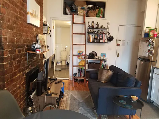 Rented by Chartwell Manhattan Realty | media 8