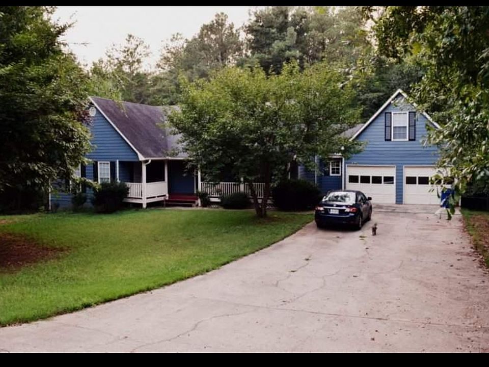 Front view of the home.
