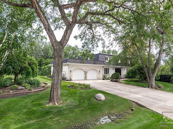 3rd image of 21W325 Sunnyside Dr