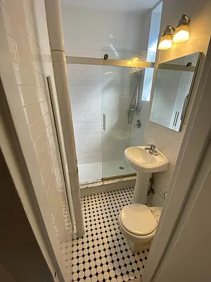 Rented by AZ REALTY NYC LLC | media 17