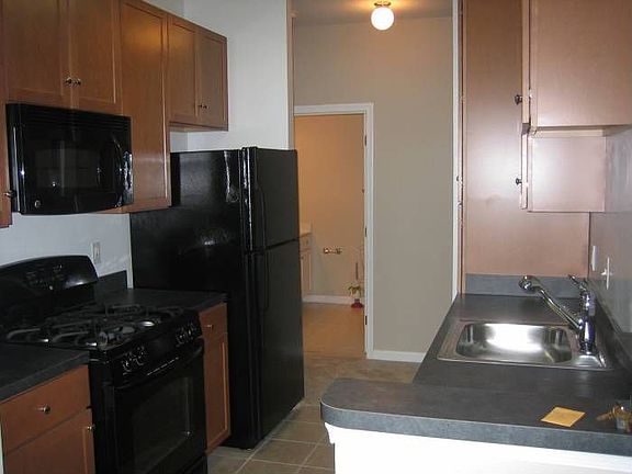 loaded w/kitchen features