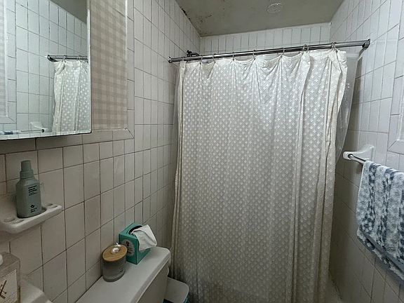 5th image of 128 Thompson St APT 8