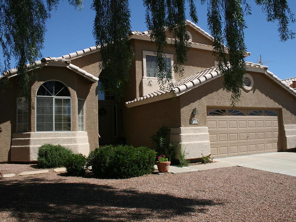 1st image of 2928 E Pontiac Dr