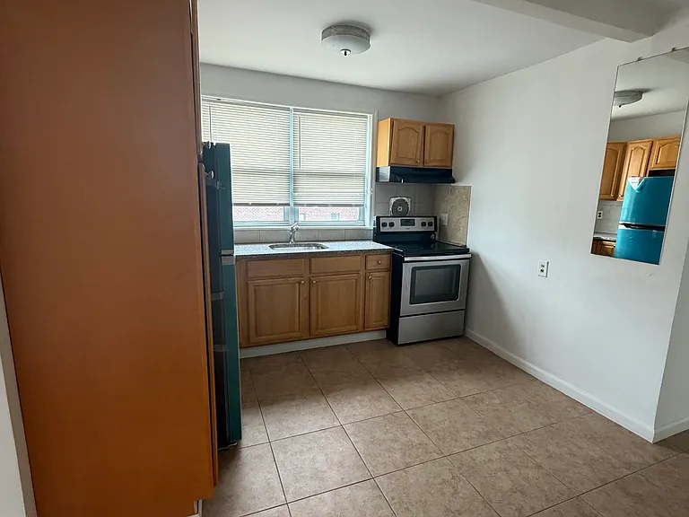 2550 Cropsey Ave #2B — Photo 2