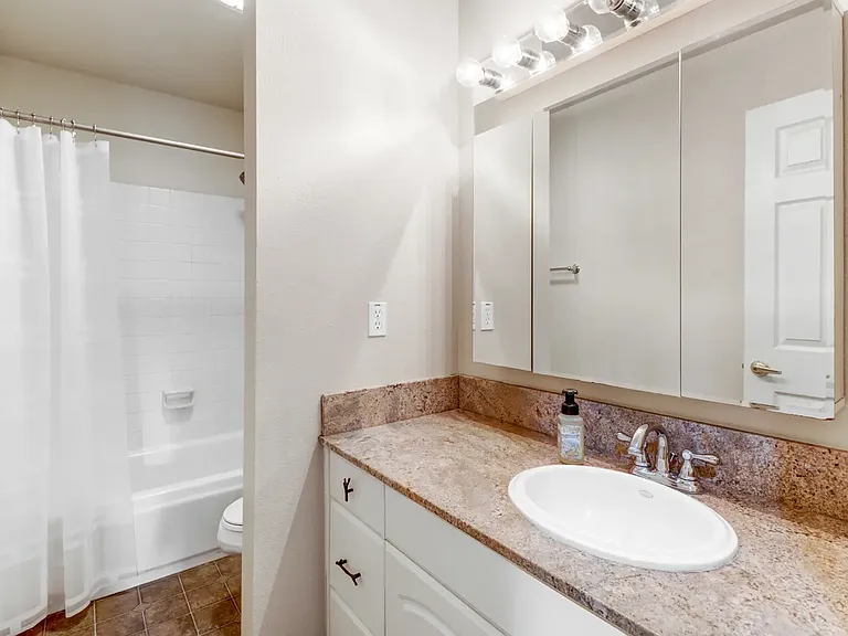 22XX Autumnleaf Ln #C — Photo 4