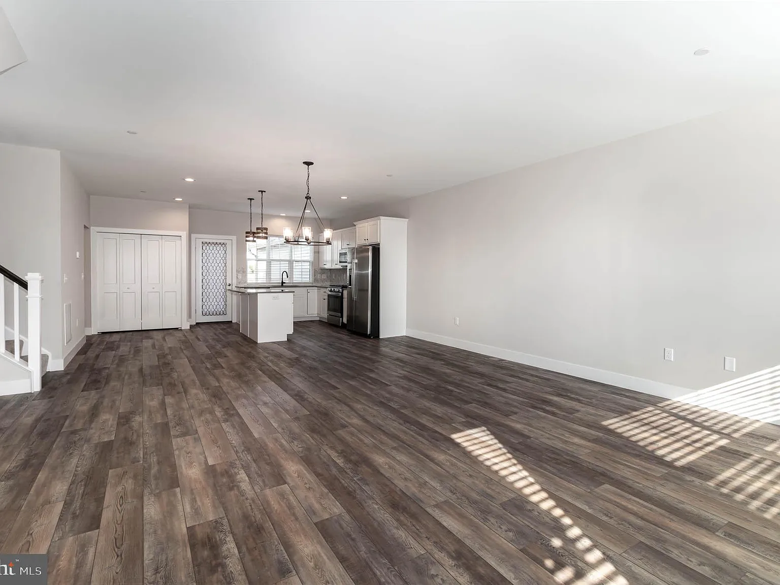 3 bed, 2.5 bath, 1856 sqft, $2,275 — Photo 4
