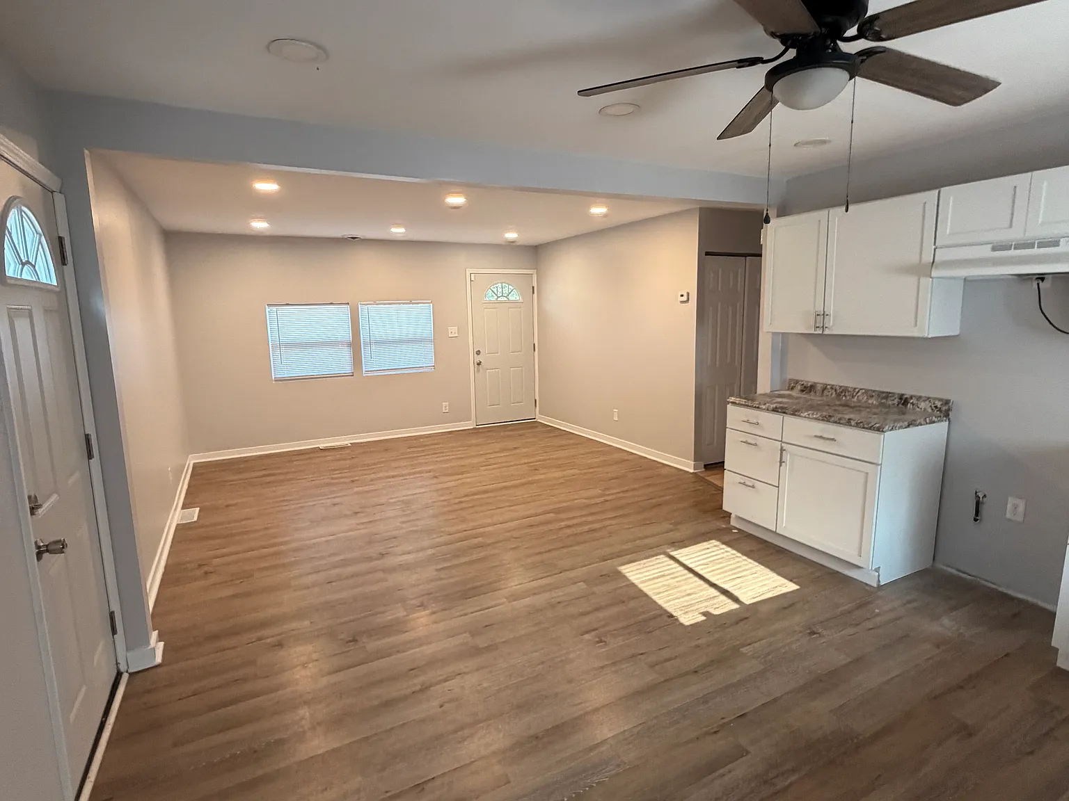 3 bed, 936 sqft, $1,395 — Photo 3