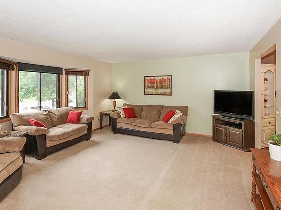 3rd image of 17120 Florida Ct