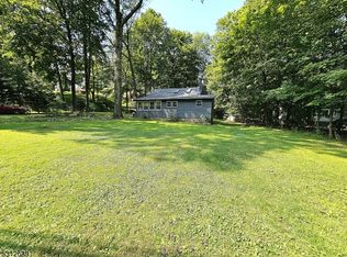 78 Breakneck Rd, Highland Lakes, NJ 07422