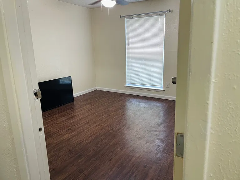 3400 Pleasant Valley Ln — Photo 17