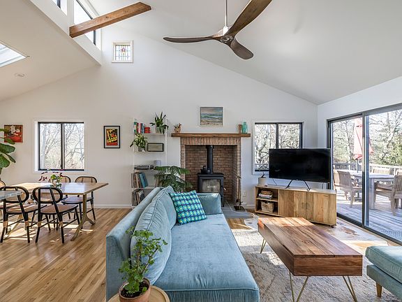 3rd image of 268 Fresh Pond Rd