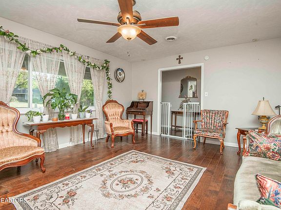 5th image of 4206 NE Shangri La Dr