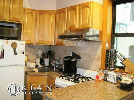 Rented by Kian Realty | media 12