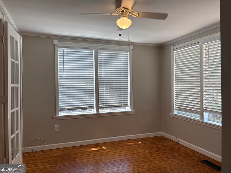 504 N Maple St — Photo 12