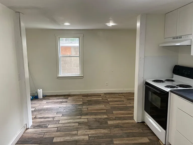 1031 Brown Ave #1 — Photo 5