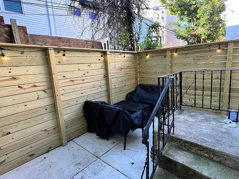 2048 N Darien St — Photo 27