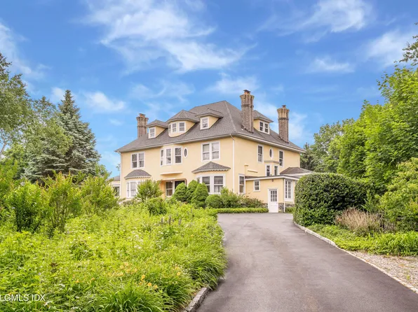 68 Dearfield Dr, Greenwich, CT 06831