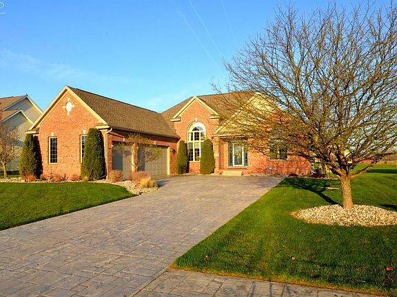 2nd image of 8476 Woodridge Dr