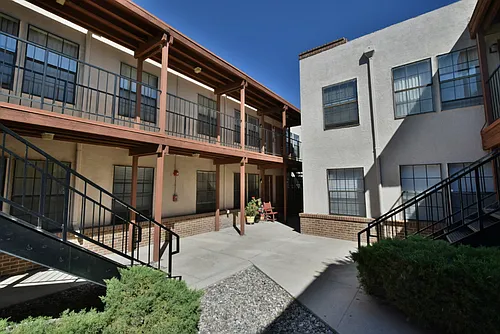 Updated Downtown 1 Bed w/ free WIFI & Gated Parking Photo 1