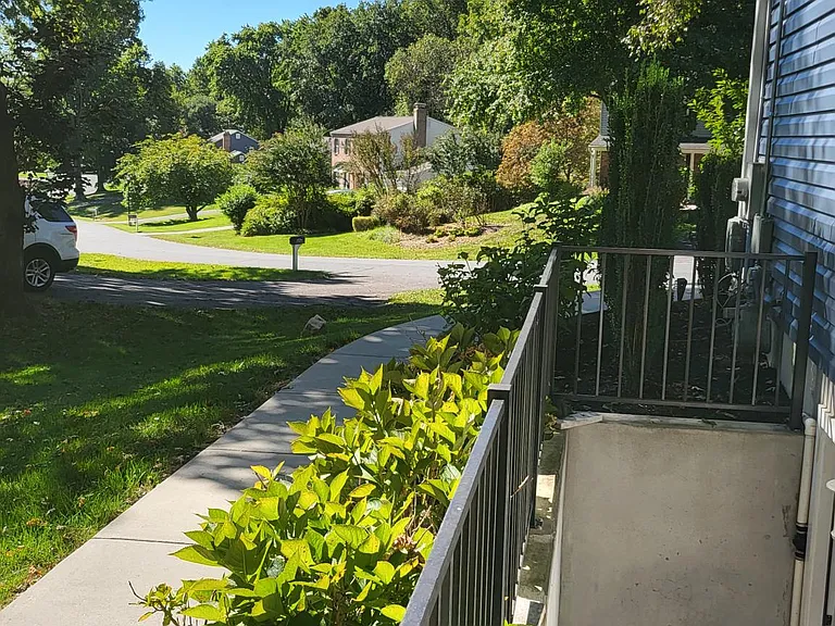 317 Soapstone Ln — Photo 5