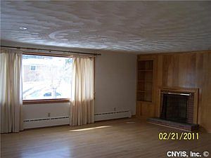 3rd image of 104 Huntshill Rd