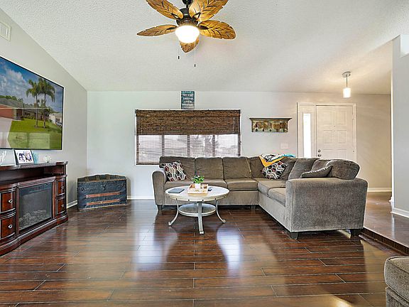 5th image of 996 SE Bywood Avenue