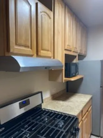 7303 N Wolcott Ave — Photo 4