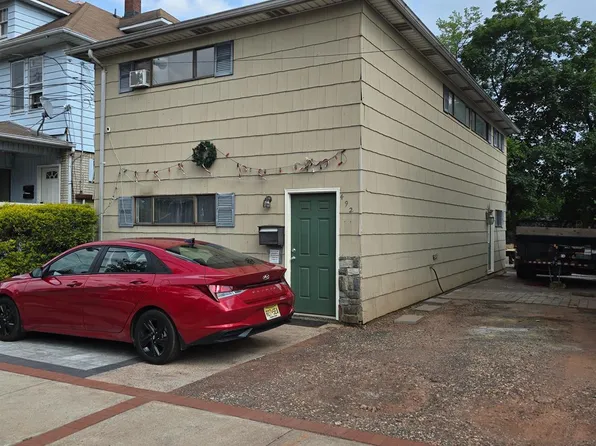 492 Hamilton St, Somerset, NJ 08873