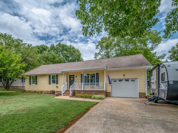 114 N Overland Dr, Mebane, NC 27302