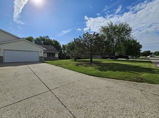 15623 Lucena Dr, South Beloit, IL 61080