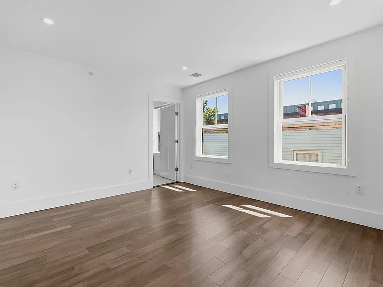 10 Spring Garden St #3 — Photo 16